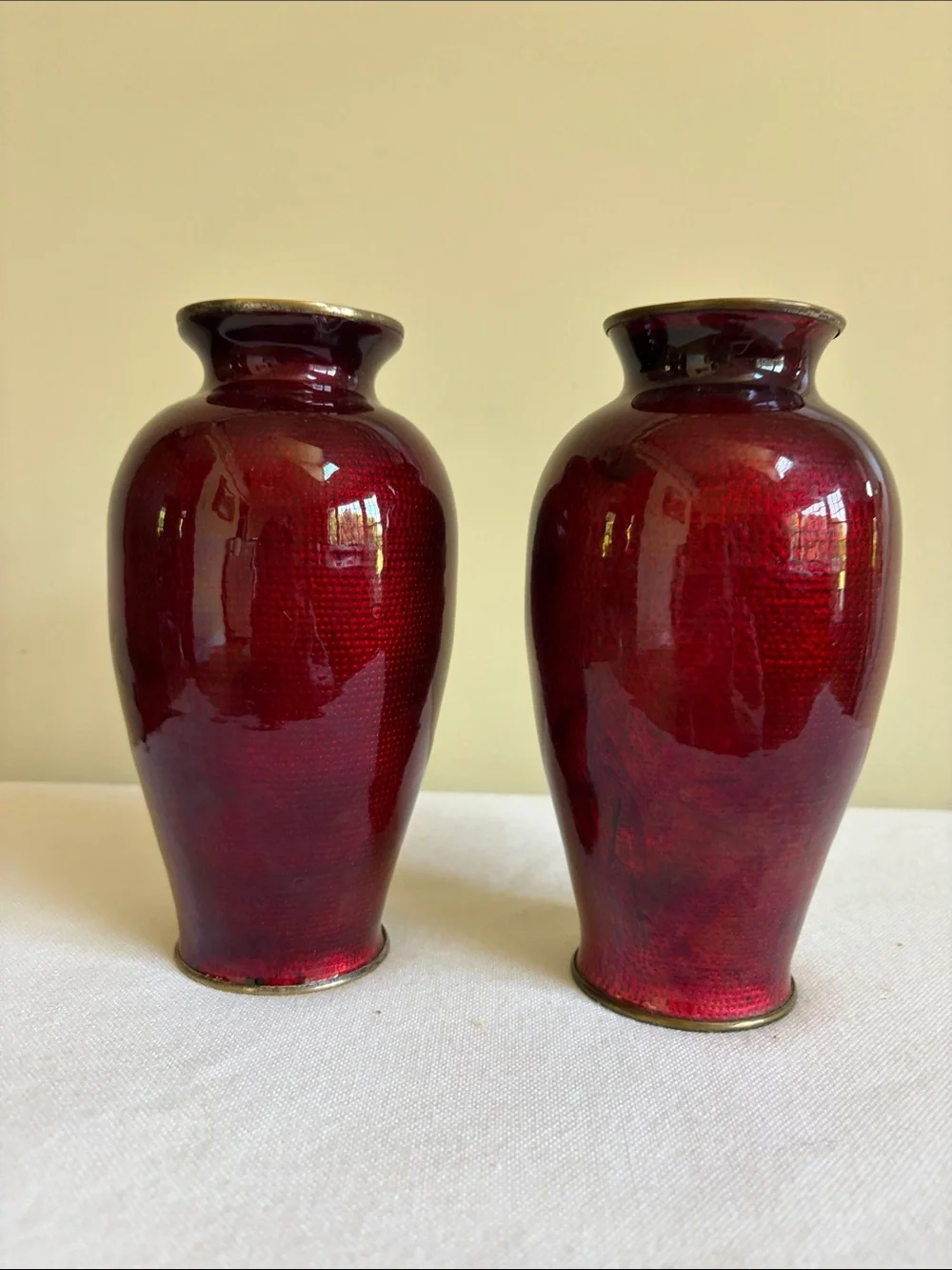 Japaneses Yamamoto Red Cloisonné Vase Pair